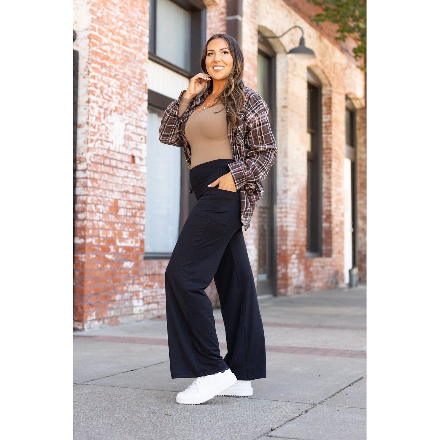 High-waisted black wide leg pants with pockets by Julia Rose, Julia Rose women’s wide leg pants lifestyle image