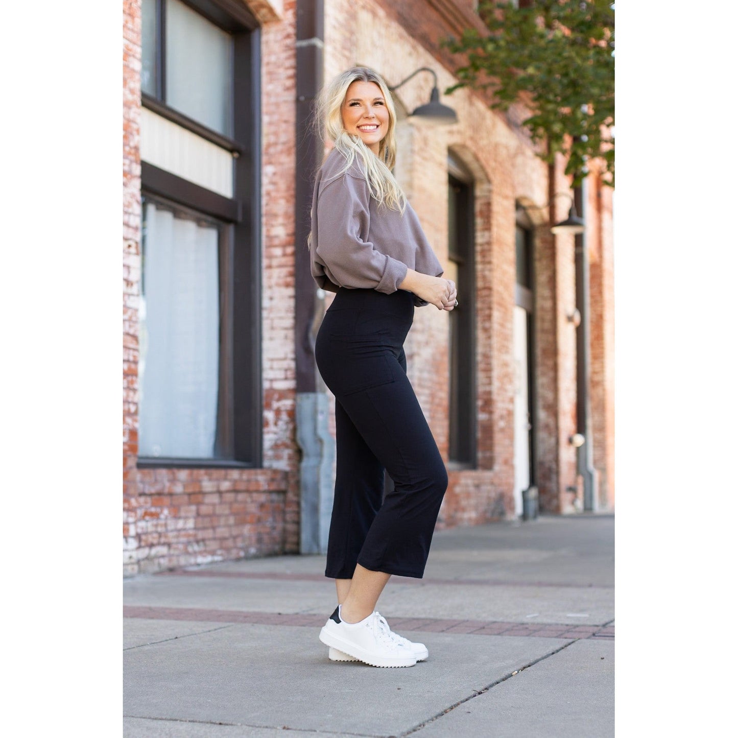 Ready to Ship | The Delilah - Kick Flare Leggings with Pockets