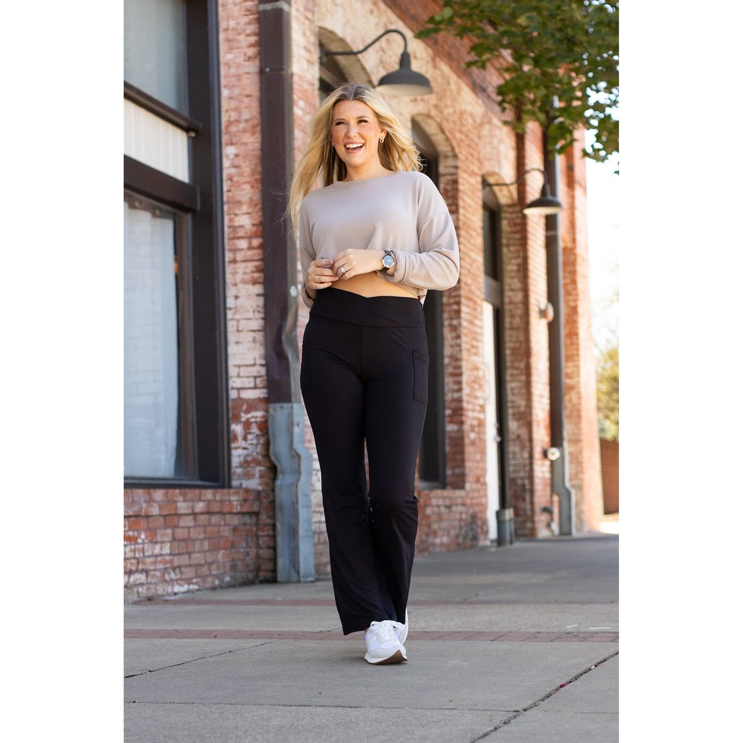 Ready to Ship | The Liz - Crossover 30"  Bootcut Leggings with Pockets Round 2