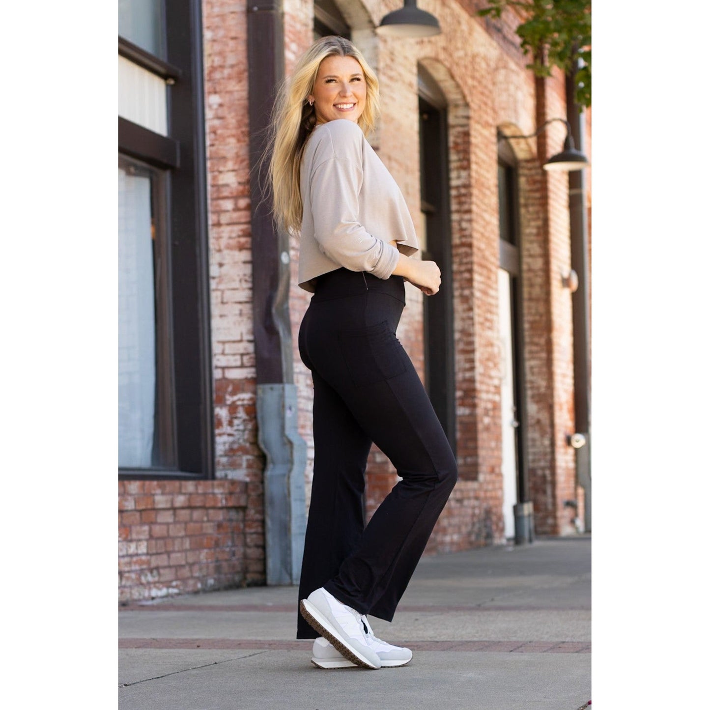 Ready to Ship | The Liz - Crossover 30"  Bootcut Leggings with Pockets Round 2