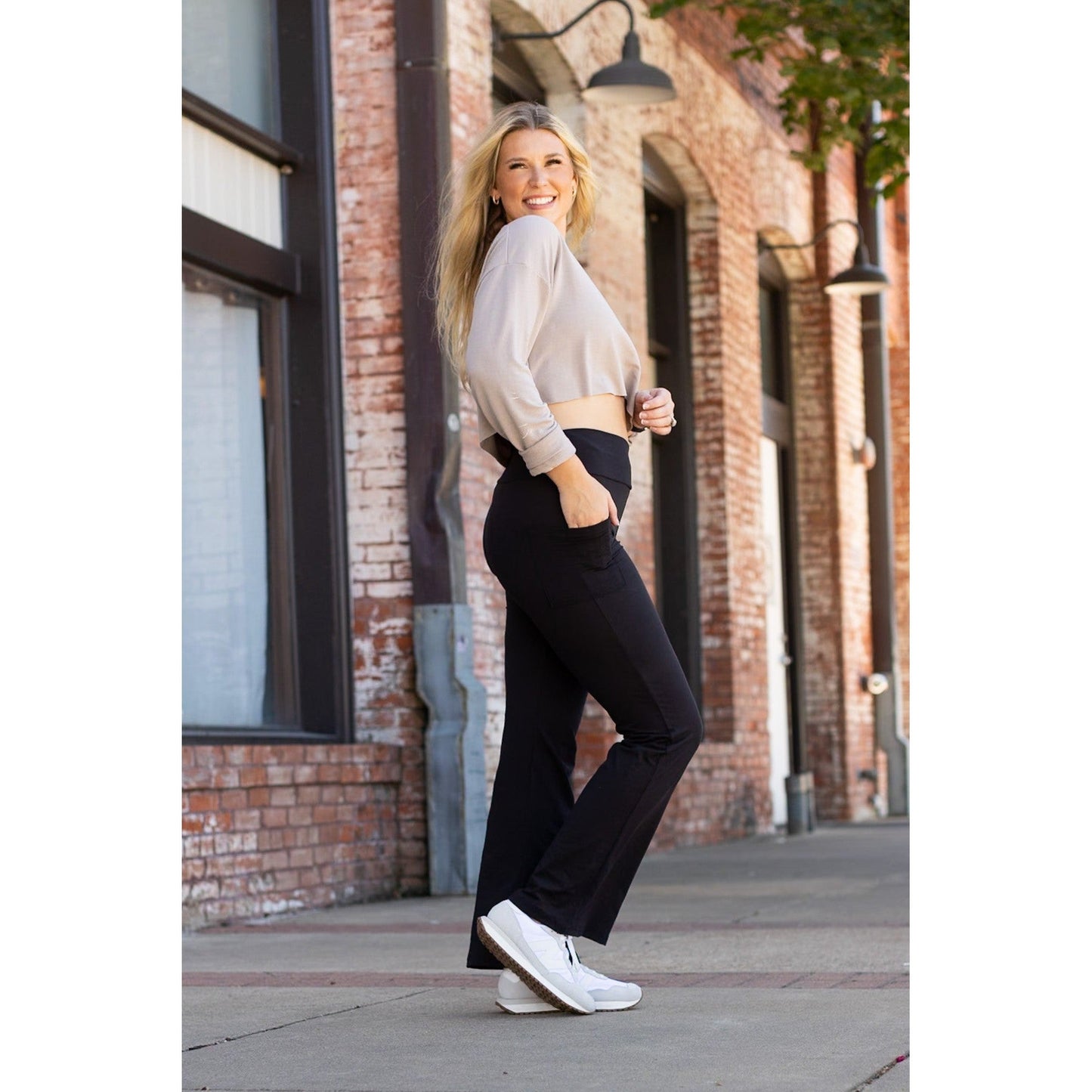 Ready to Ship | The Liz - Crossover 30"  Bootcut Leggings with Pockets Round 2