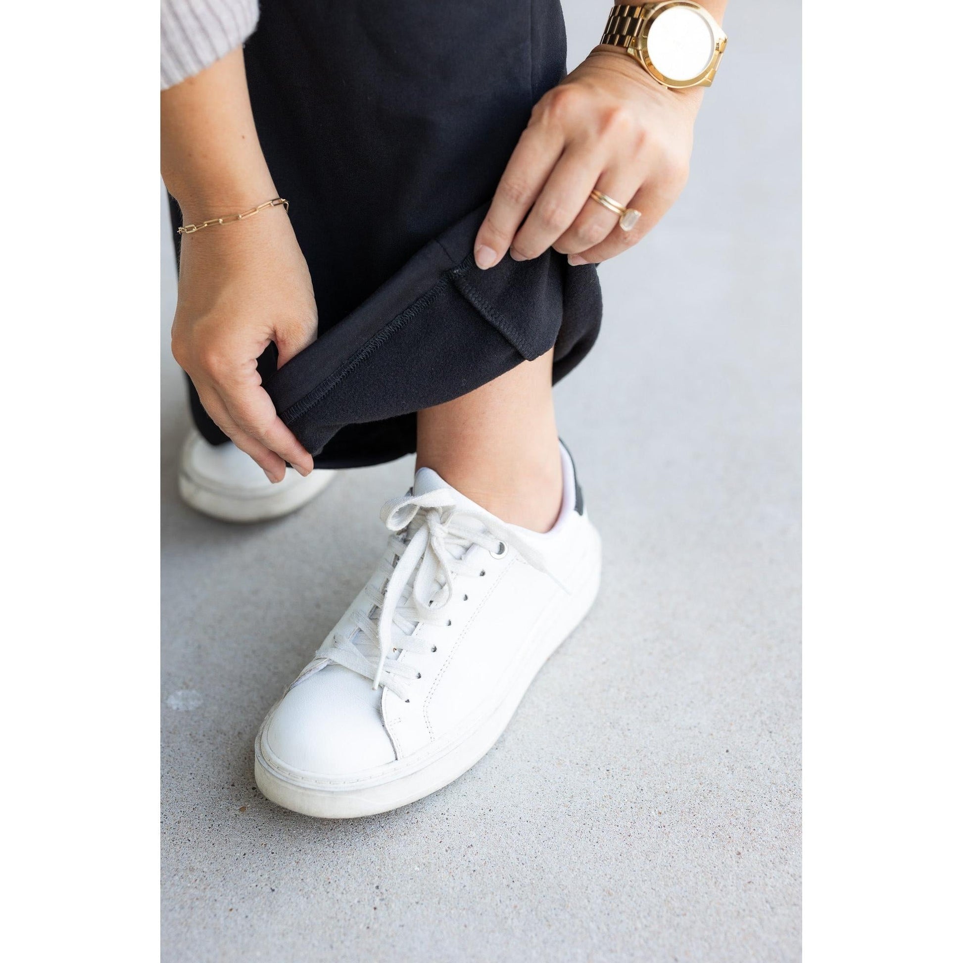 Jenna Comfy Wide Leg Fleece Pants with pockets and drawstring waist
Buttery soft wide leg fleece pants for women by Julia Rose