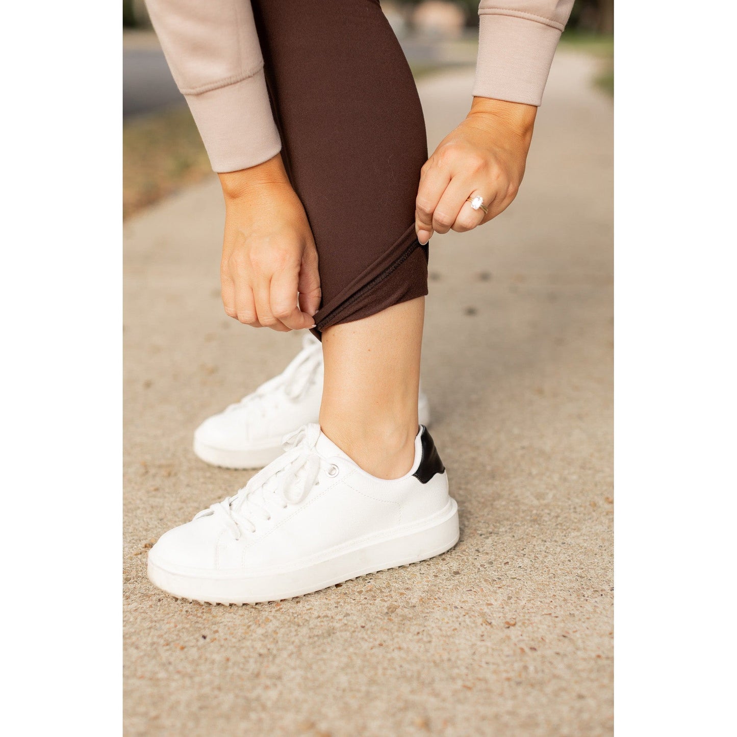 Ready to Ship | The Belle - Brown FLEECE Full Length Leggings with Pockets*