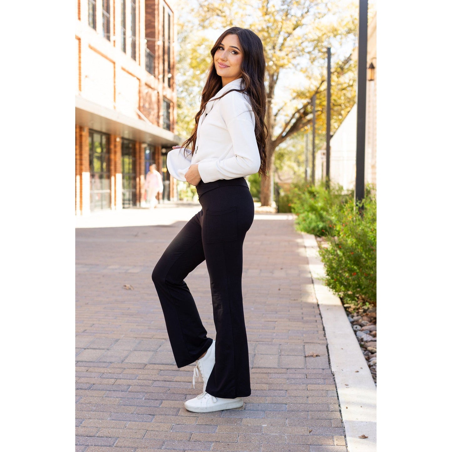 Ready to Ship | The Liz - Crossover 30"  Bootcut Leggings with Pockets Round 2